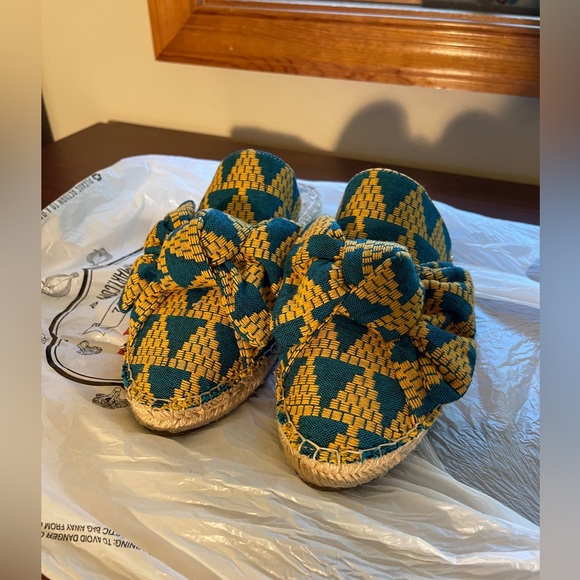 Sam Edelman Blue and Yellow Tribal Slides US6 - Picture 2 of 7